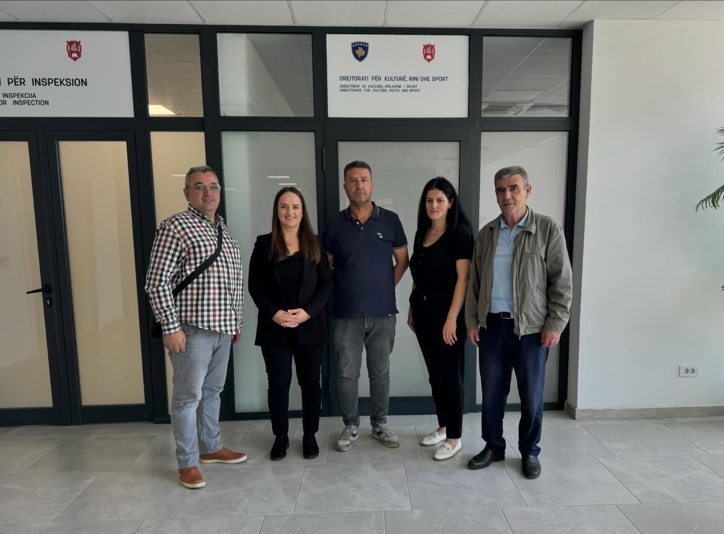 Kryetarja e Federatës së Paravolejbollit e Kosovës Znj.Drilona Islami së bashku me anëtarin e FPVK-së Z.Gëzim Brahimi dhe kryetarin klubit të paravolejbollit “Lipjani” Z.Afrim Mena u priten nga Z.Bekim Zaskoku-Zyrtar për Rini dhe Sport në komunën e Lipjanit.