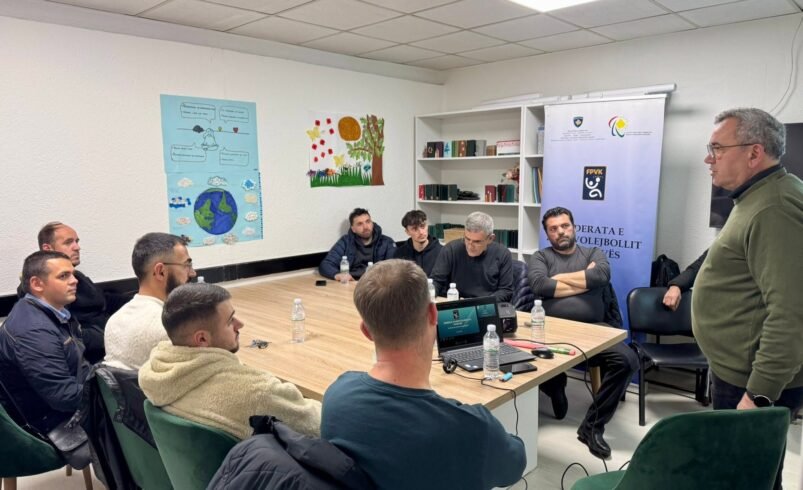Është mbajtur seminari për referët e paravolejbollit me ligjëruesin Z.Gëzim Brahimi