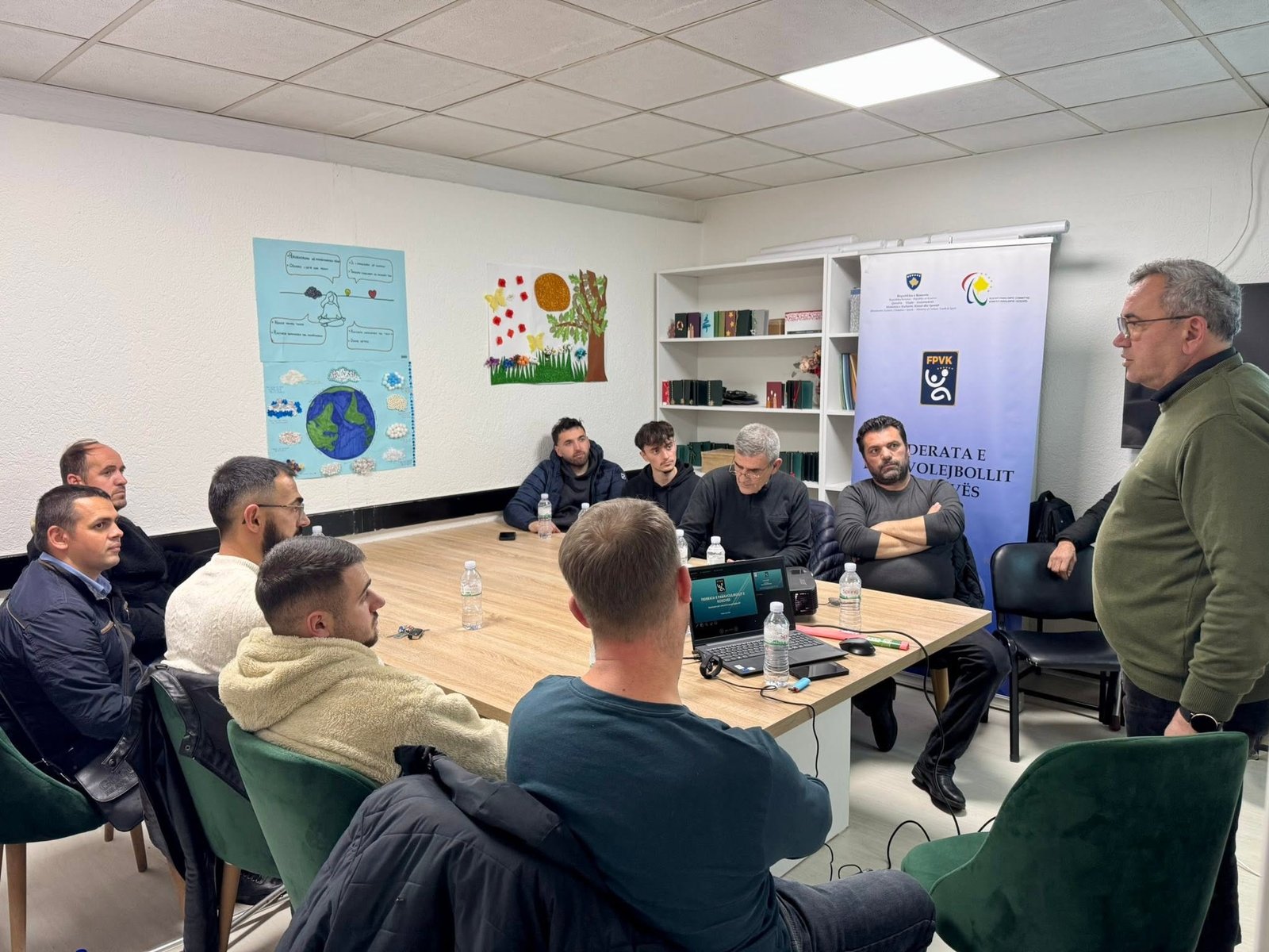 Është mbajtur seminari për referët e paravolejbollit me ligjëruesin Z.Gëzim Brahimi